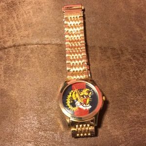Gucci watch NEW